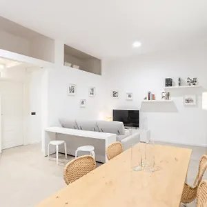 Sant Ambroeus Garden Apartment Milan